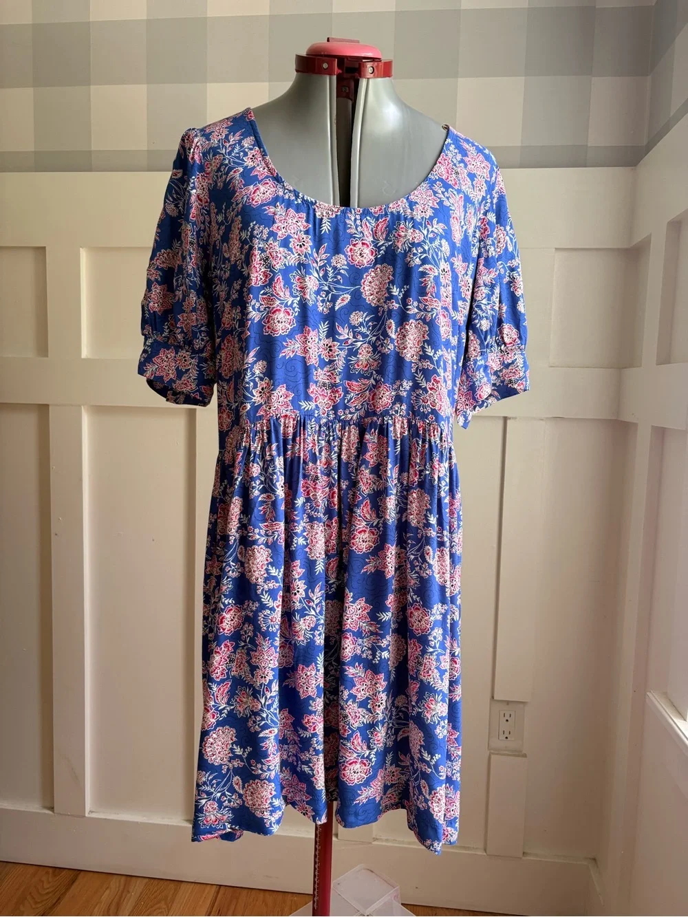 LOFT Blue Floral Scoop-Neck Mini Dress 12 - Picture 4 of 9